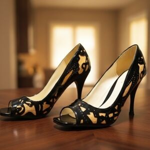Qupid, Black Faux Patent Leather Peep Toe laced Design Size 6